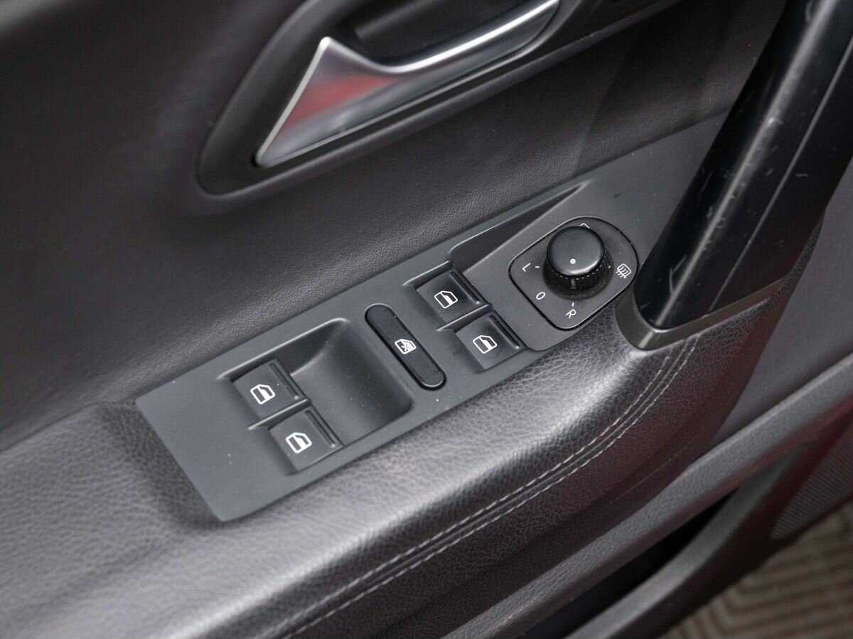 Volkswagen Passat CC с пробегом — 2014 год. Фото: #23