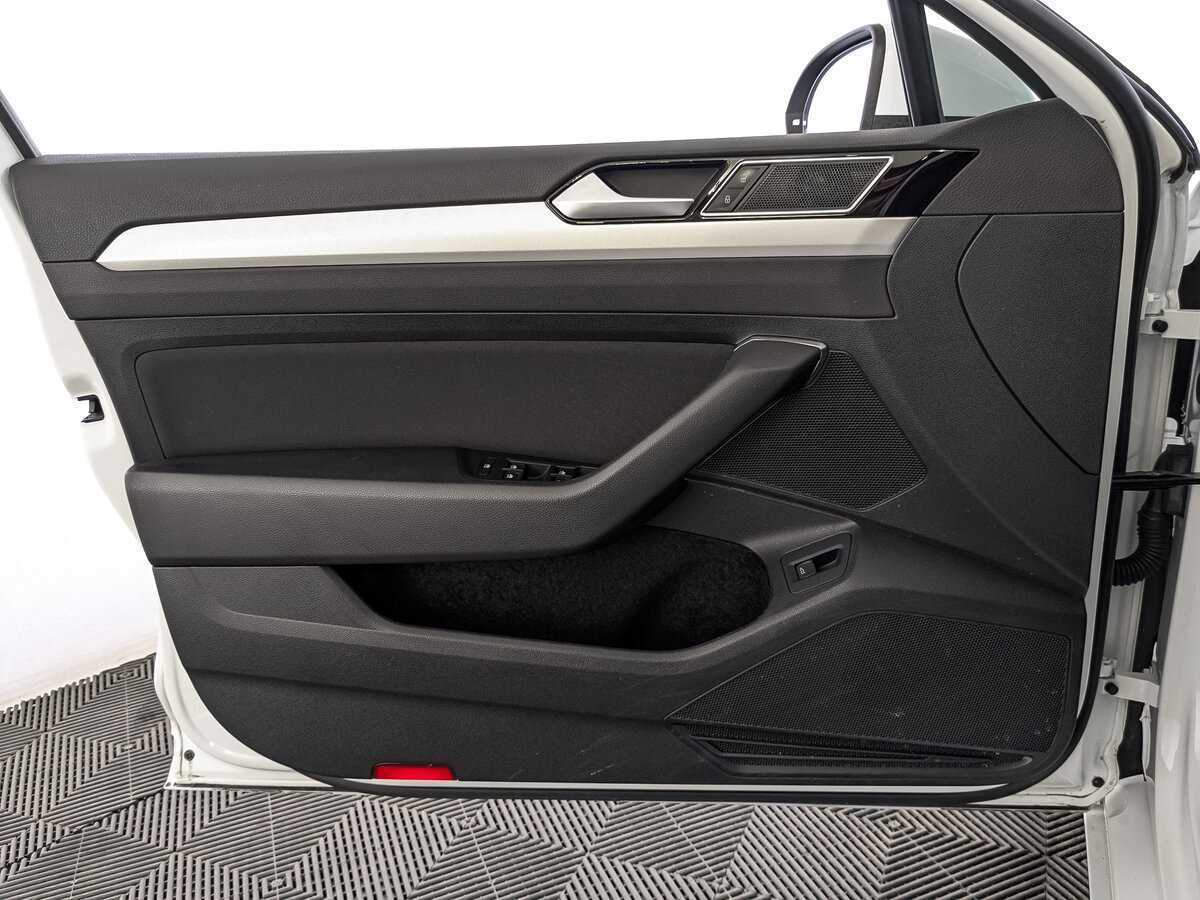 Volkswagen Passat с пробегом — 2019 год. Фото: #18