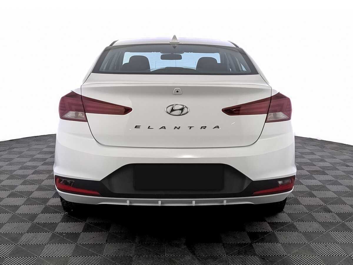Hyundai Elantra с пробегом — 2019 год. Фото: #5