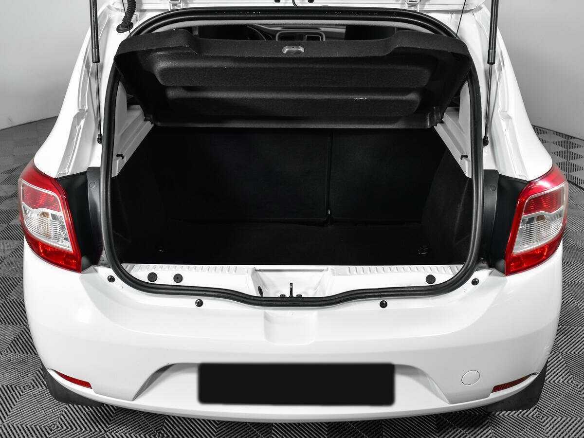 Renault Sandero с пробегом — 2017 год. Фото: #12