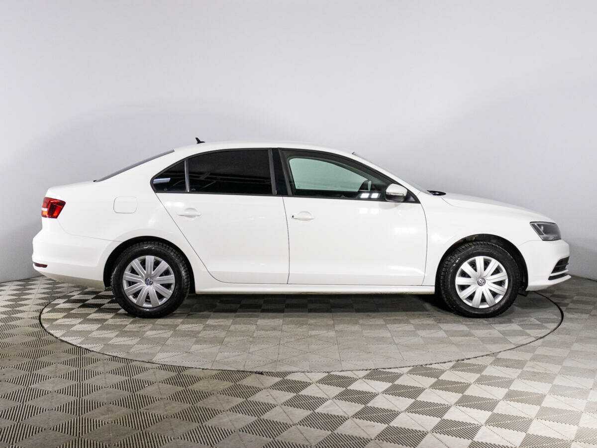 Volkswagen Jetta с пробегом — 2015 год. Фото: #3