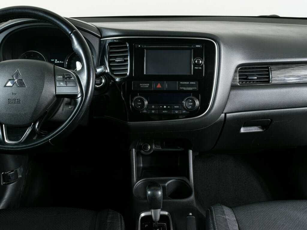 Mitsubishi Outlander с пробегом — 2015 год. Фото: #8