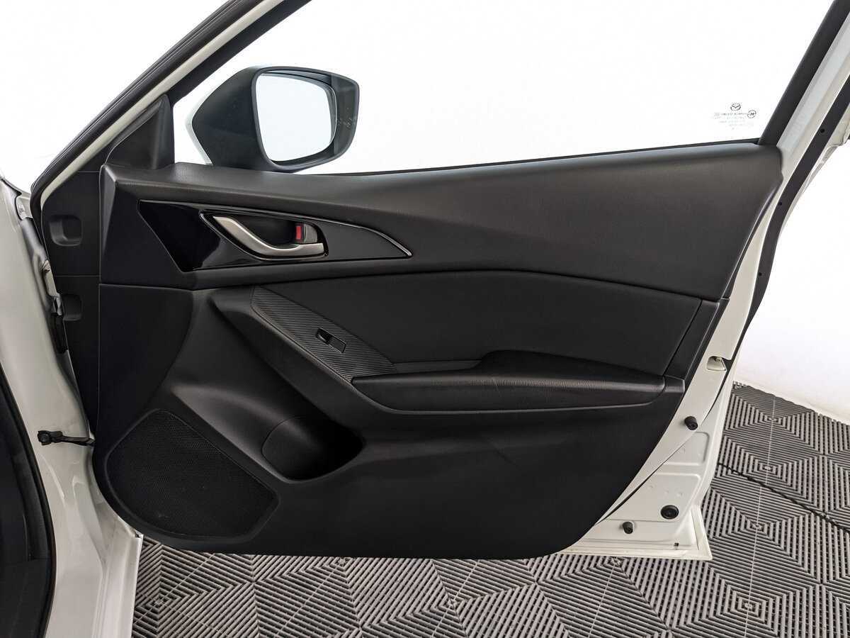 Mazda 3 с пробегом — 2014 год. Фото: #24