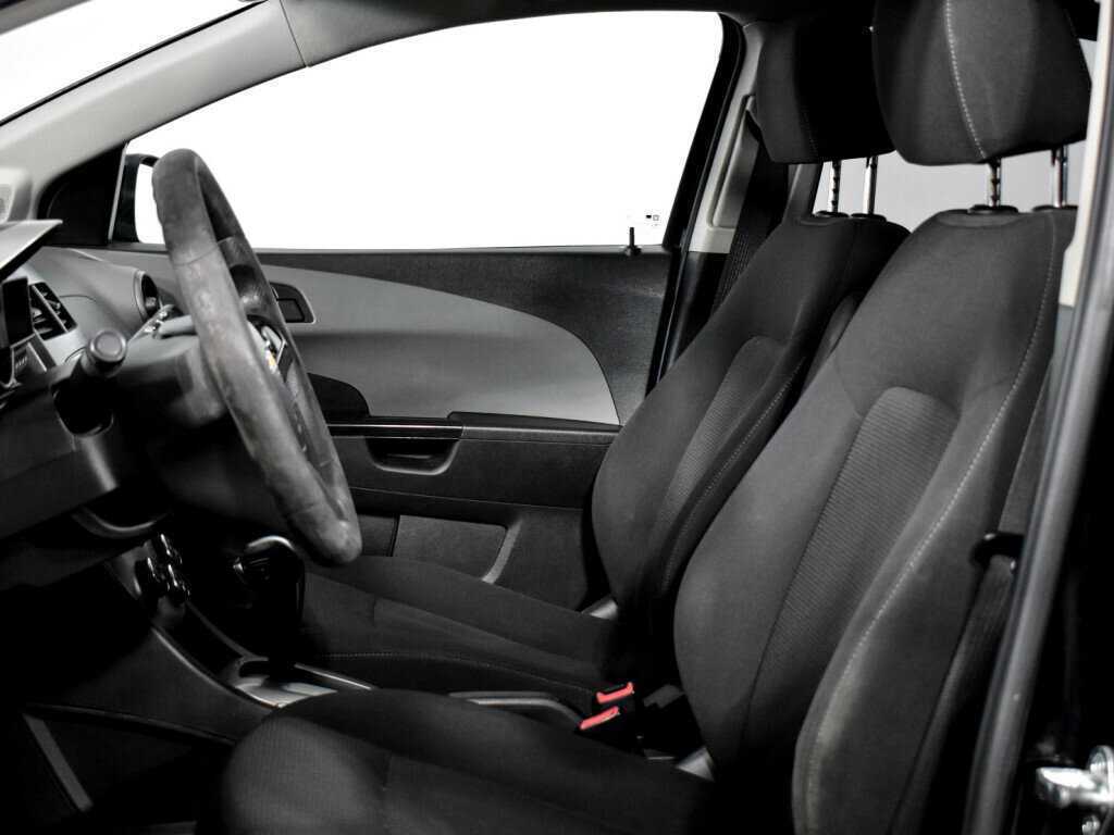 Chevrolet Aveo с пробегом — 2013 год. Фото: #10