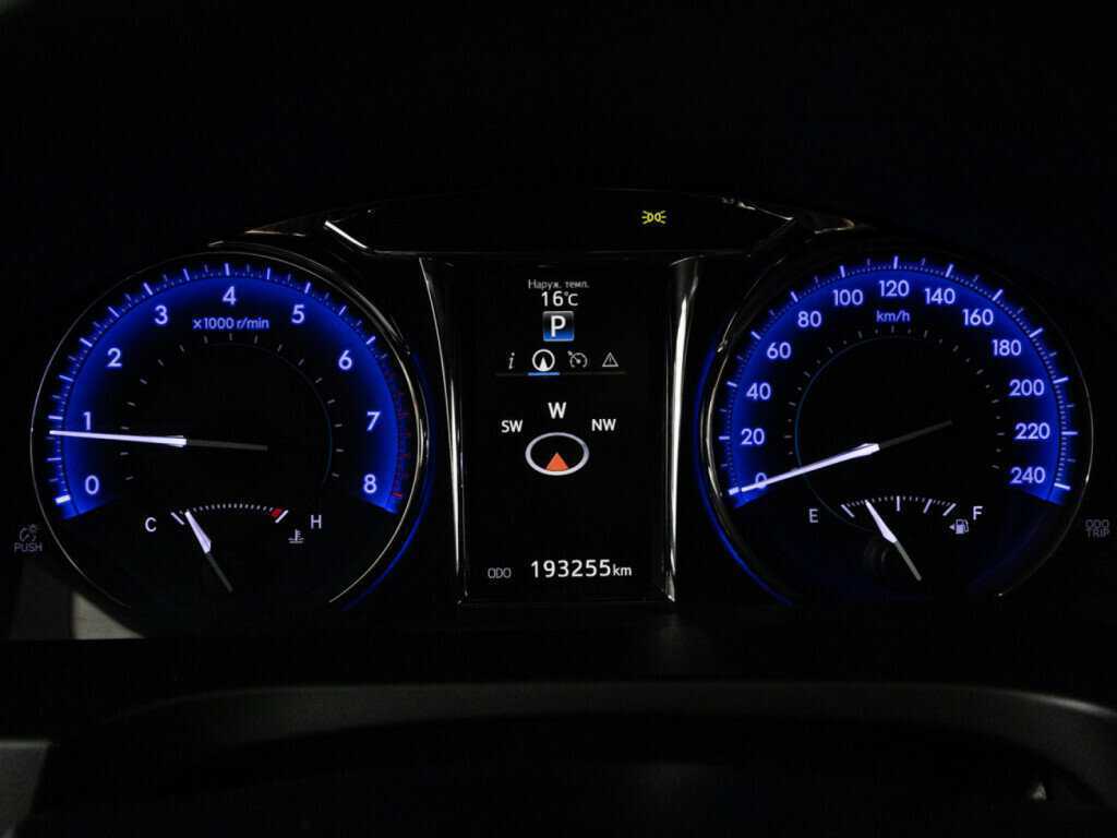 Toyota Camry с пробегом — 2016 год. Фото: #11