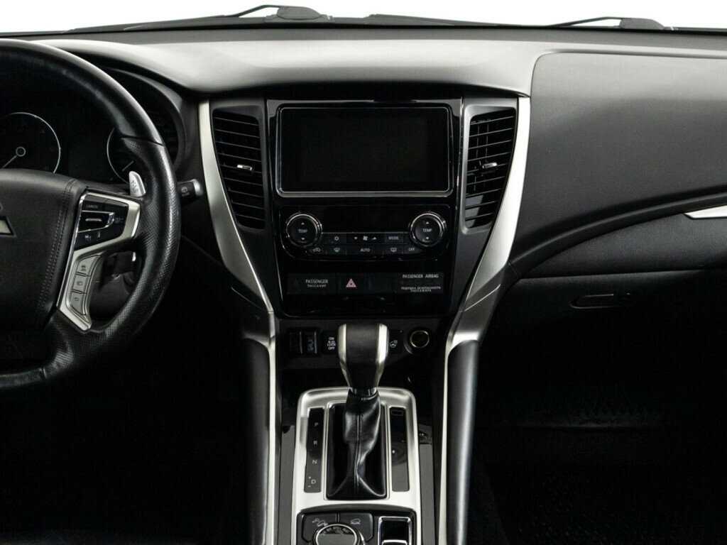 Mitsubishi Pajero Sport с пробегом — 2018 год. Фото: #13