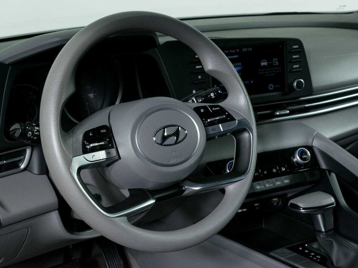 Hyundai Elantra с пробегом — 2021 год. Фото: #11