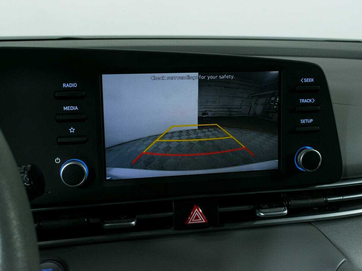 Hyundai Elantra с пробегом — 2021 год. Фото: #12