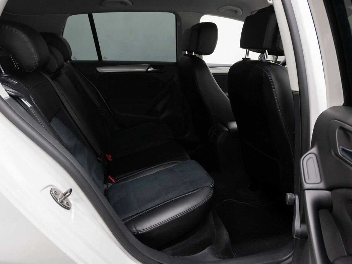 Volkswagen Golf с пробегом — 2012 год. Фото: #9