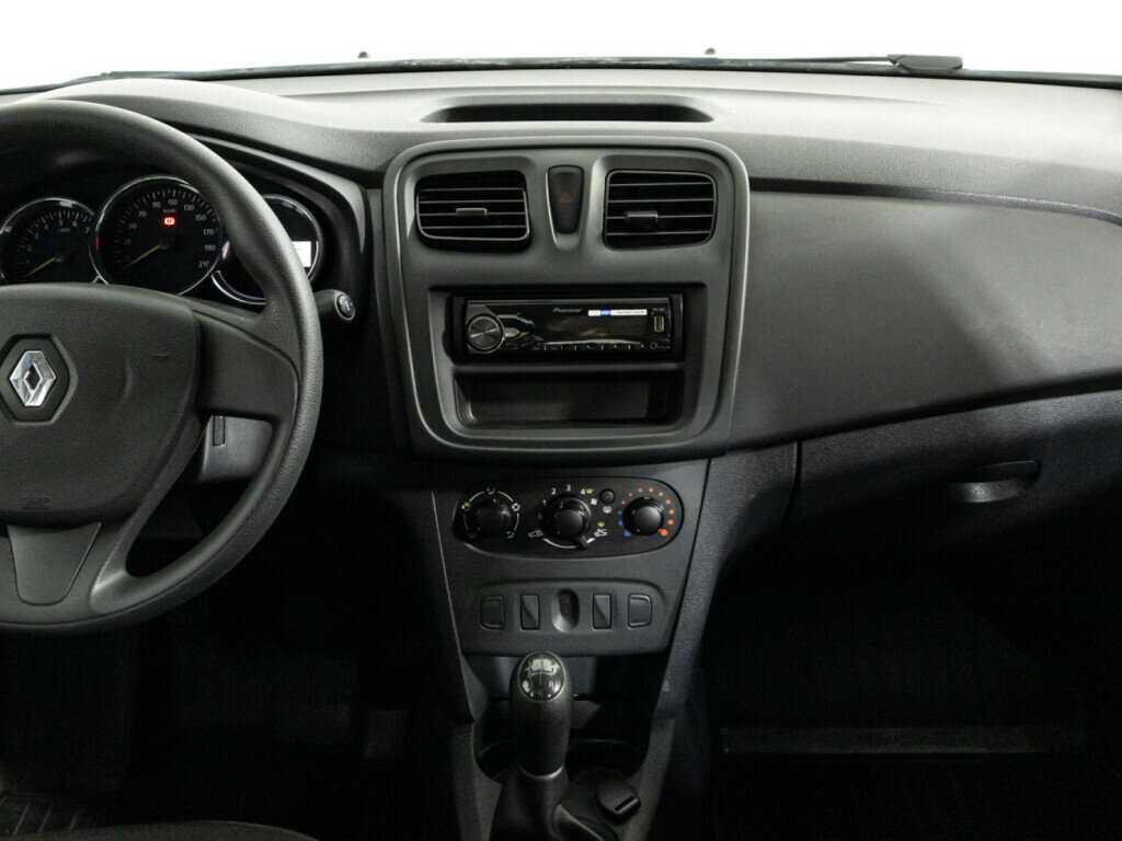 Renault Sandero с пробегом — 2016 год. Фото: #13