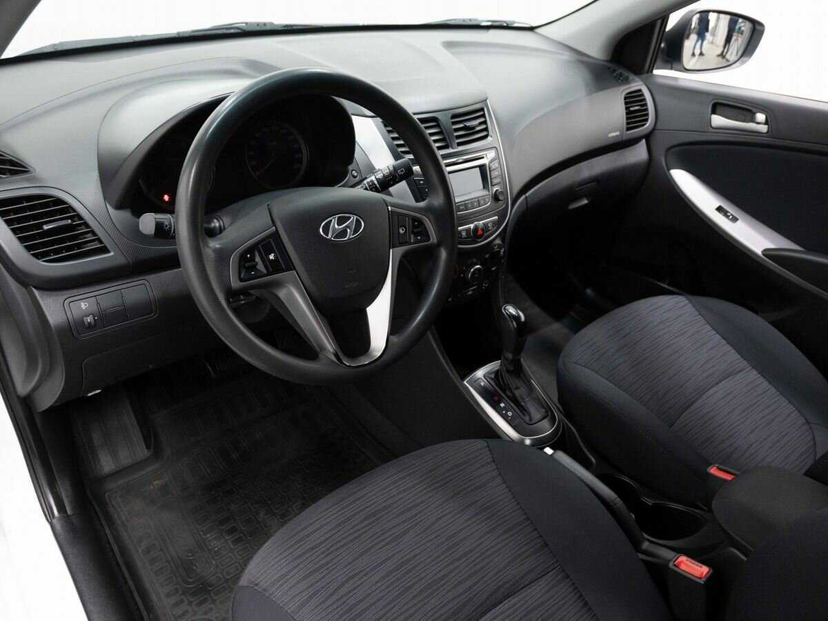 Hyundai Solaris с пробегом — 2015 год. Фото: #6