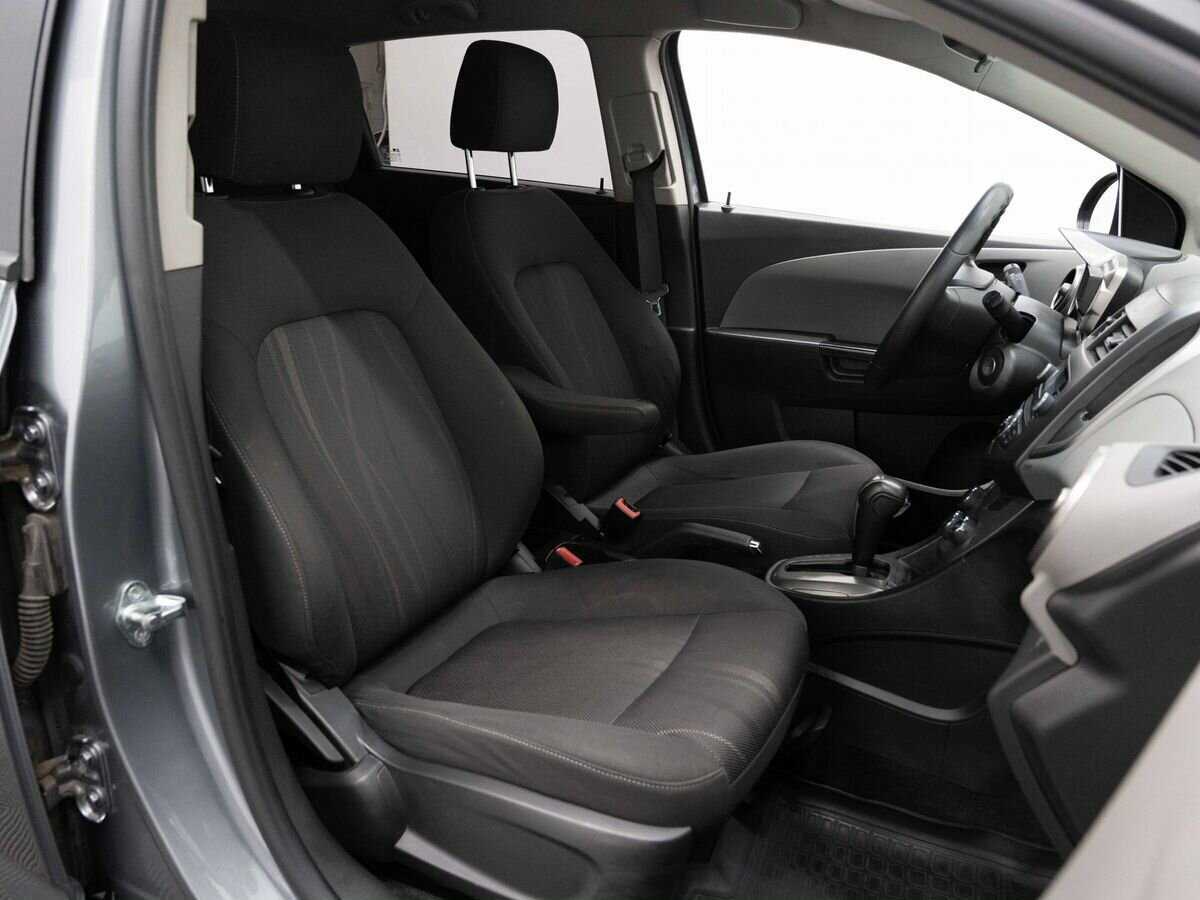 Chevrolet Aveo с пробегом — 2014 год. Фото: #12