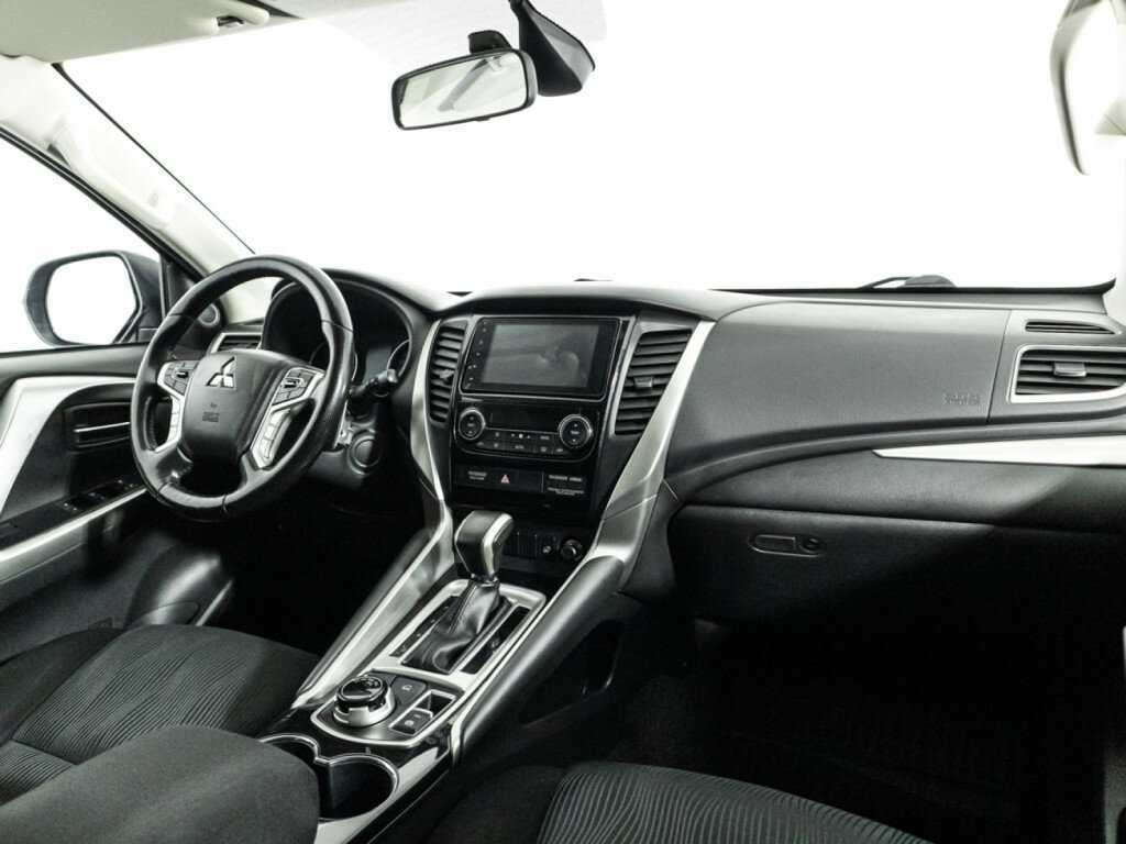Mitsubishi Pajero Sport с пробегом — 2018 год. Фото: #8