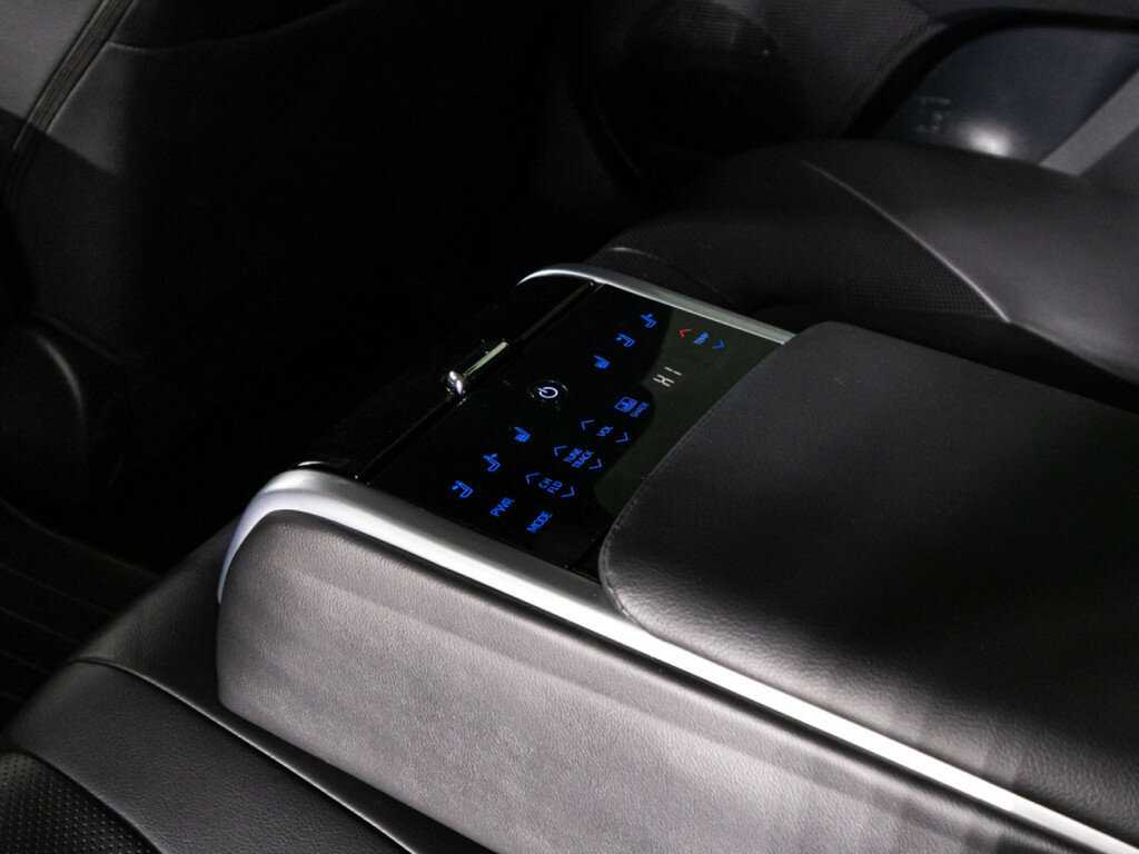 Toyota Camry с пробегом — 2019 год. Фото: #23