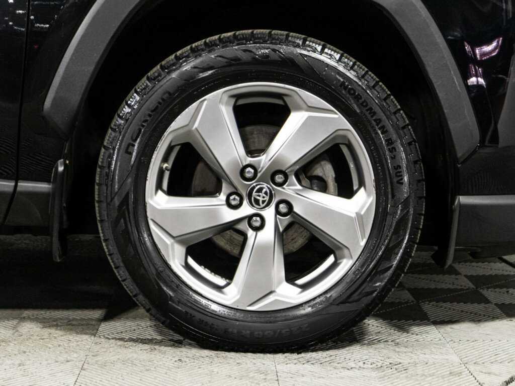 Toyota RAV4 с пробегом — 2020 год. Фото: #18