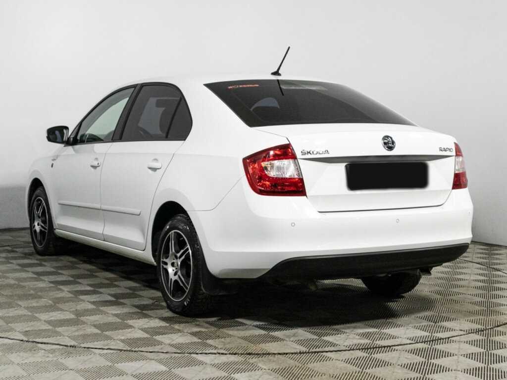 Skoda Rapid с пробегом — 2016 год. Фото: #6