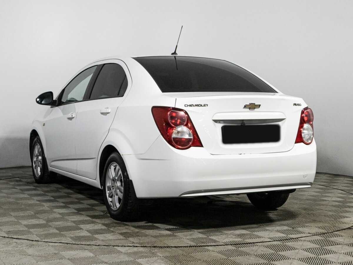 Chevrolet Aveo с пробегом — 2015 год. Фото: #6