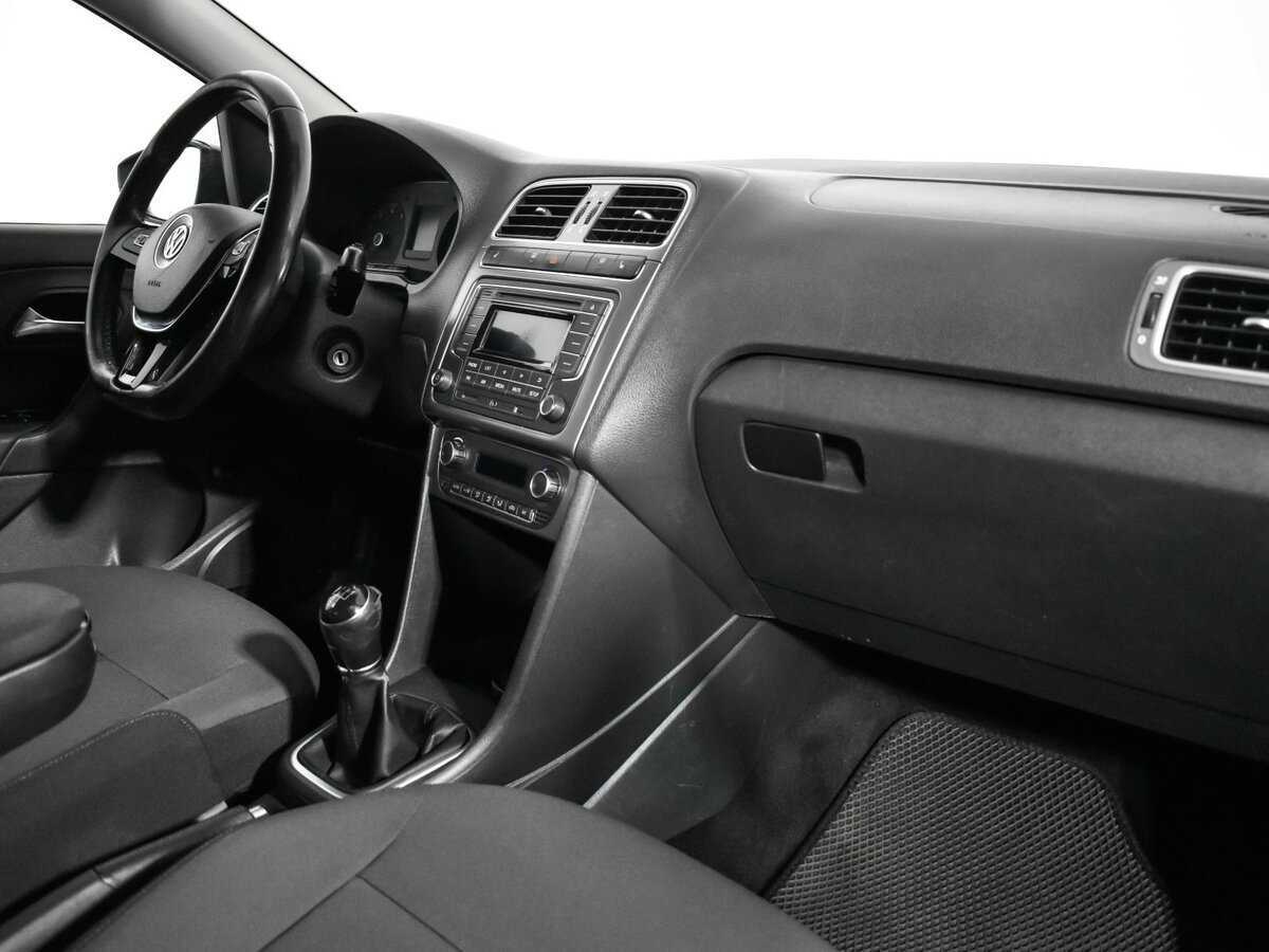 Volkswagen Polo с пробегом — 2017 год. Фото: #8