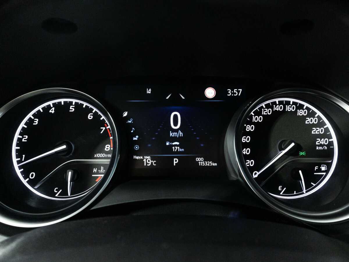 Toyota Camry с пробегом — 2021 год. Фото: #9