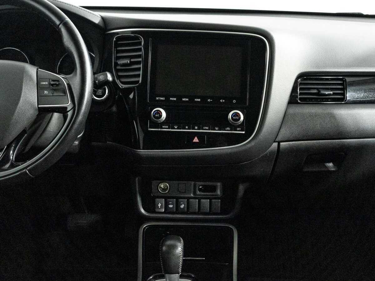 Mitsubishi Outlander с пробегом — 2021 год. Фото: #13