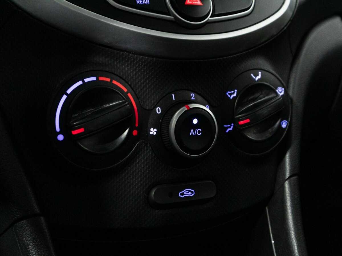 Hyundai Solaris с пробегом — 2014 год. Фото: #14