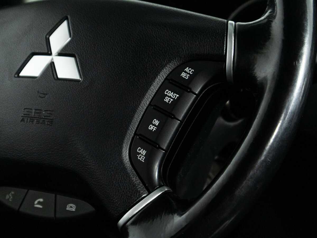 Mitsubishi Pajero с пробегом — 2012 год. Фото: #17