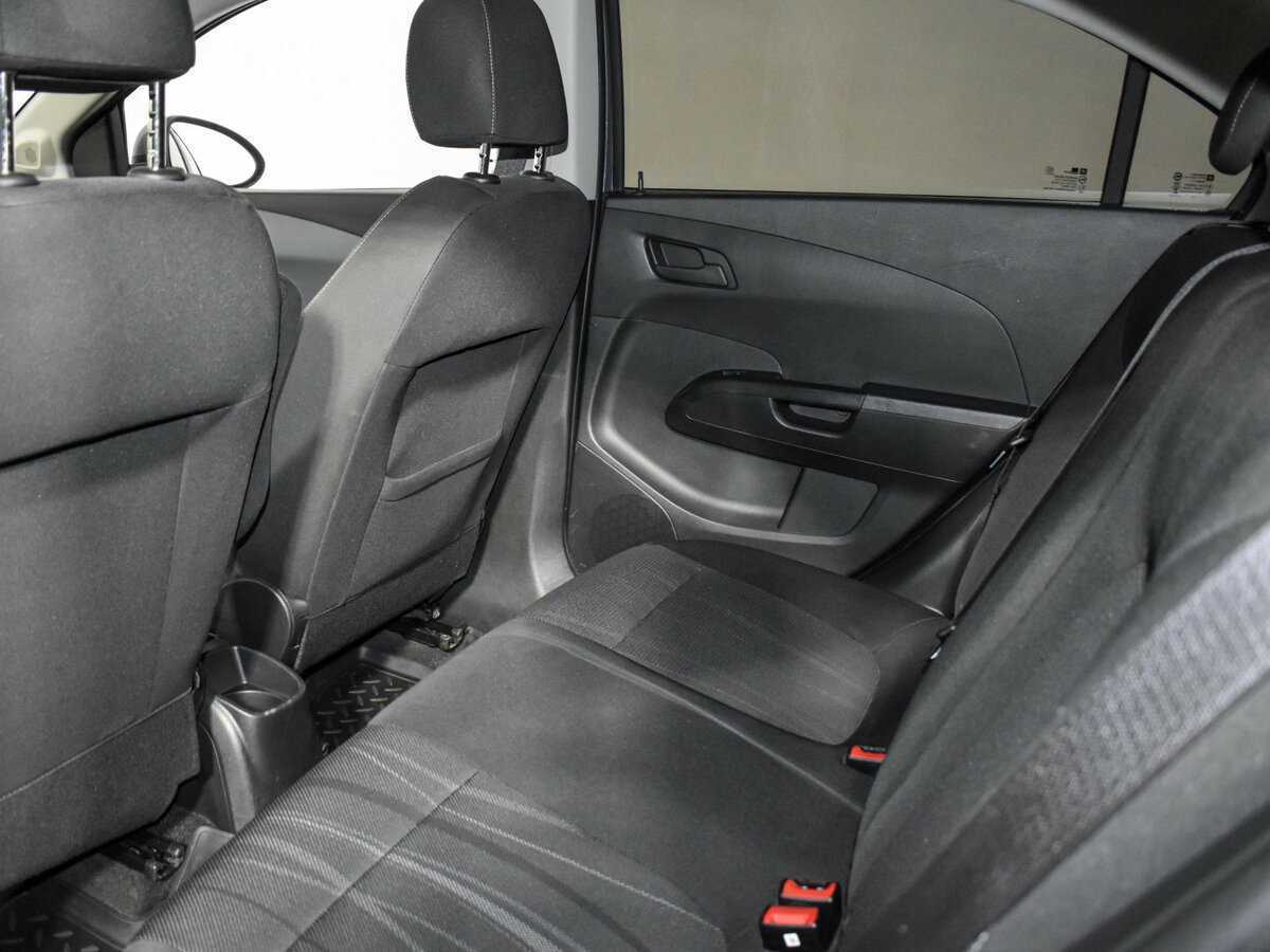 Chevrolet Aveo с пробегом — 2014 год. Фото: #11