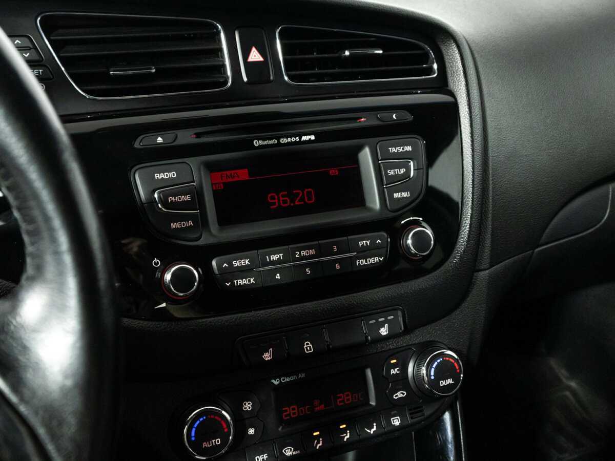 Kia Ceed с пробегом — 2015 год. Фото: #15