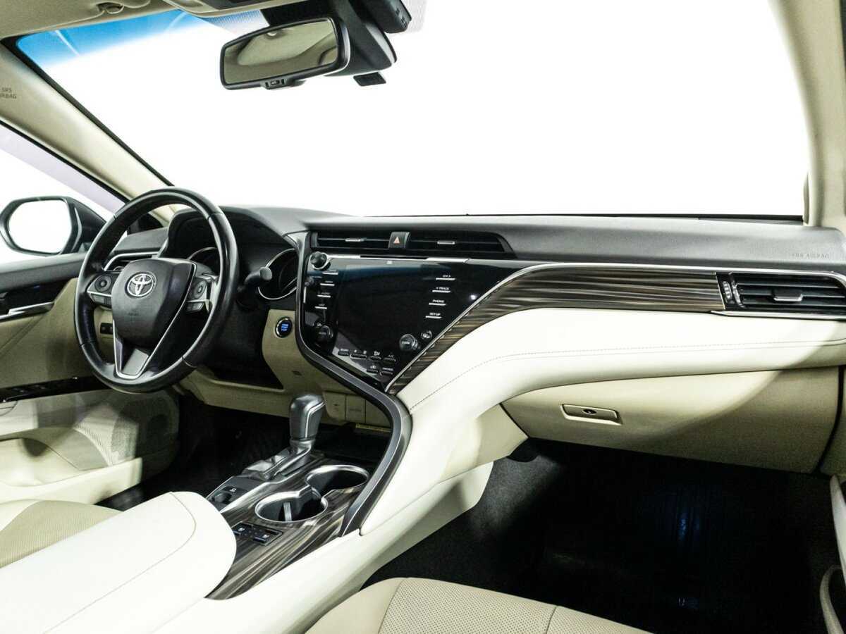 Toyota Camry с пробегом — 2018 год. Фото: #8