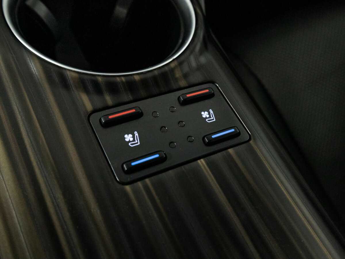 Toyota Camry с пробегом — 2018 год. Фото: #21