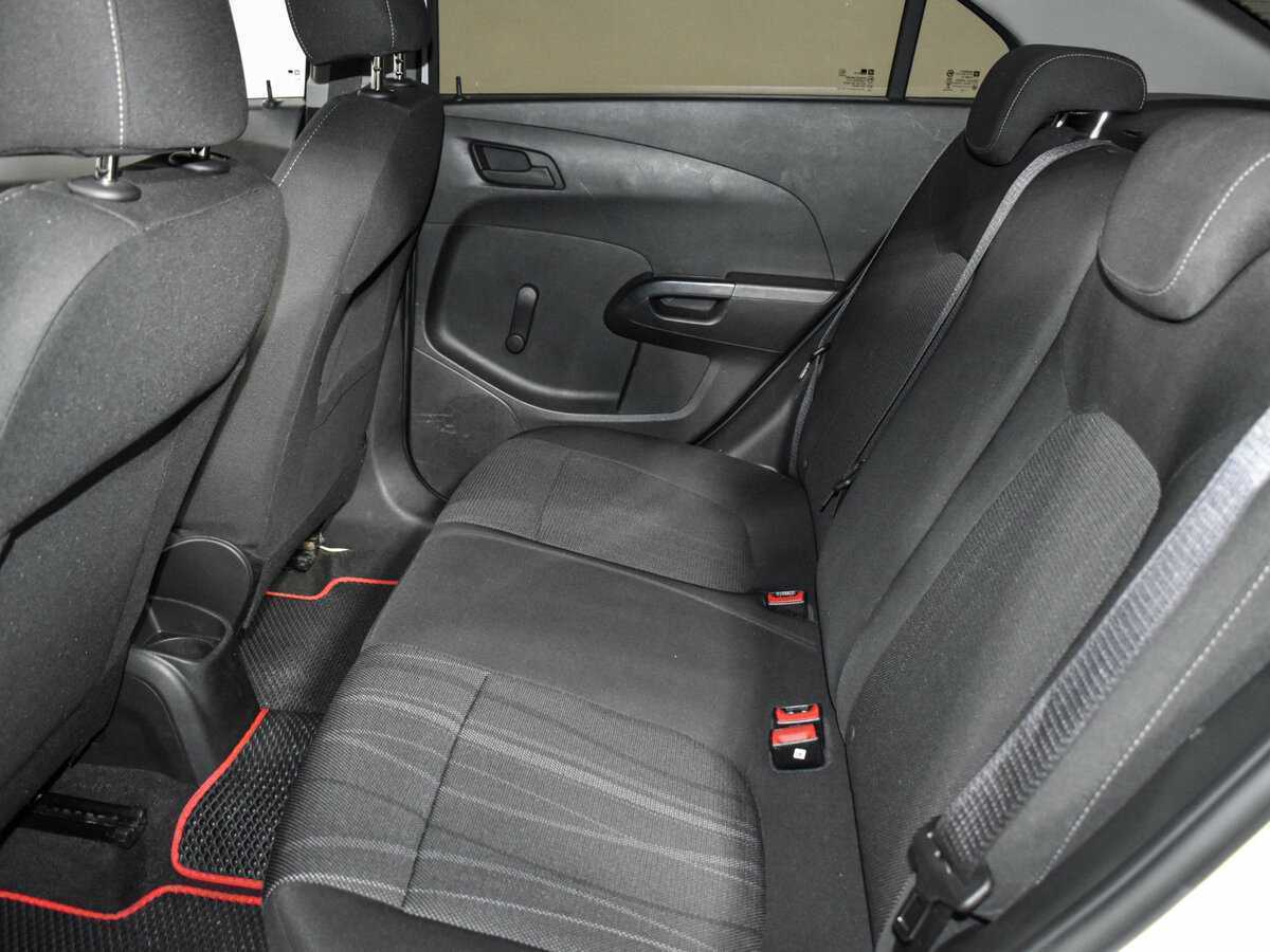Chevrolet Aveo с пробегом — 2014 год. Фото: #8