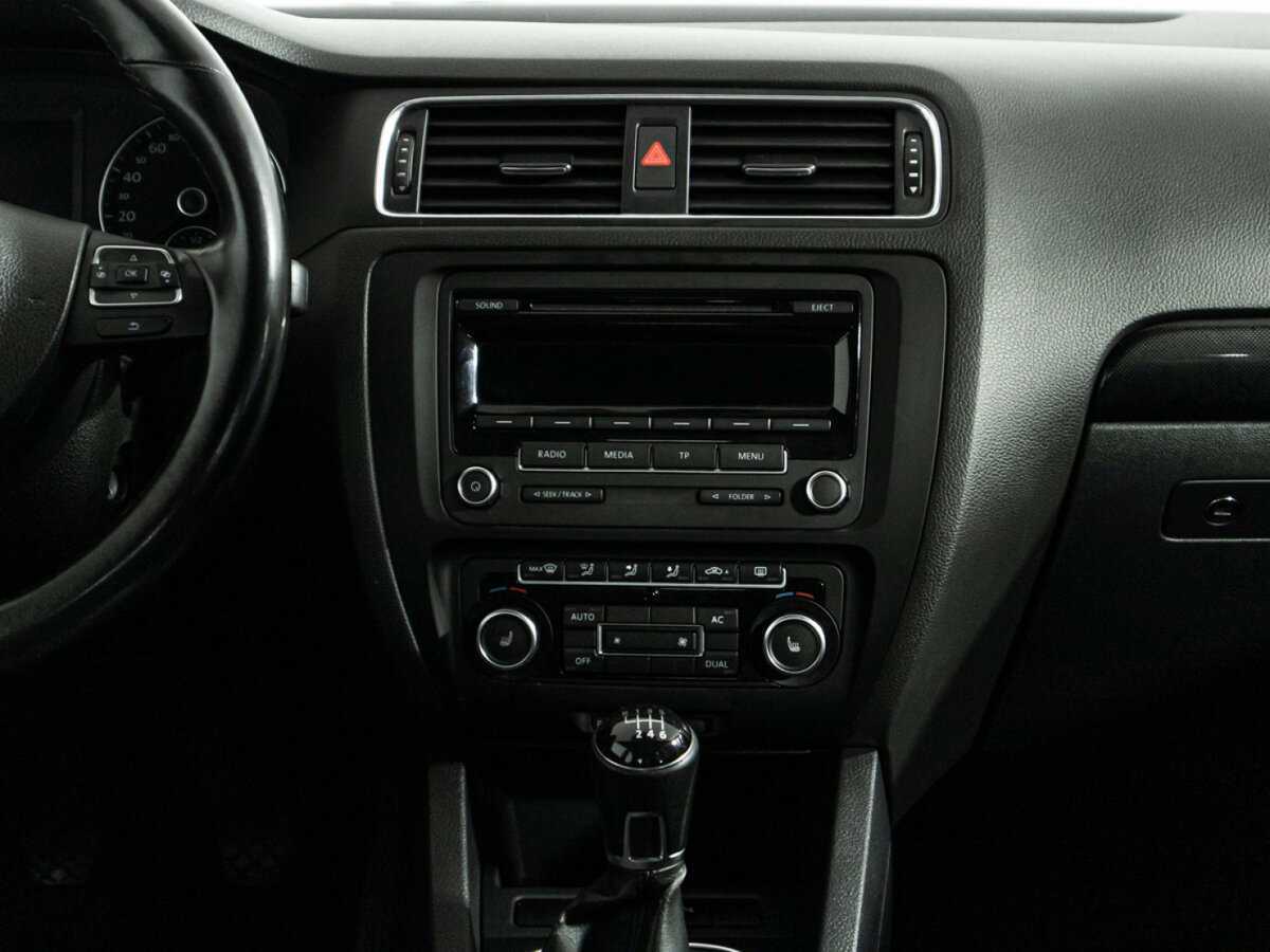 Volkswagen Jetta с пробегом — 2012 год. Фото: #13