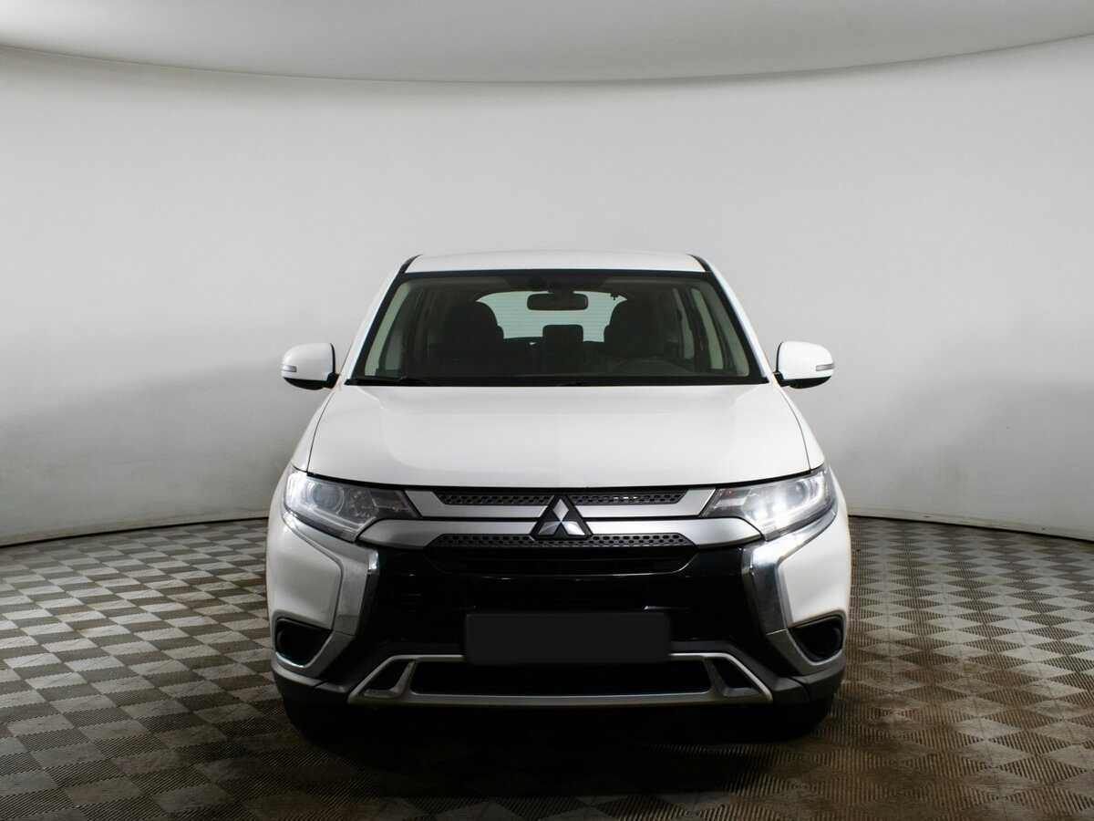 Mitsubishi Outlander с пробегом — 2020 год. Фото: #1