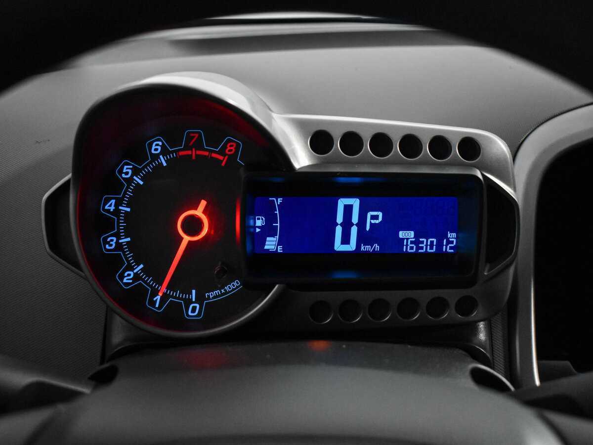 Chevrolet Aveo с пробегом — 2012 год. Фото: #15