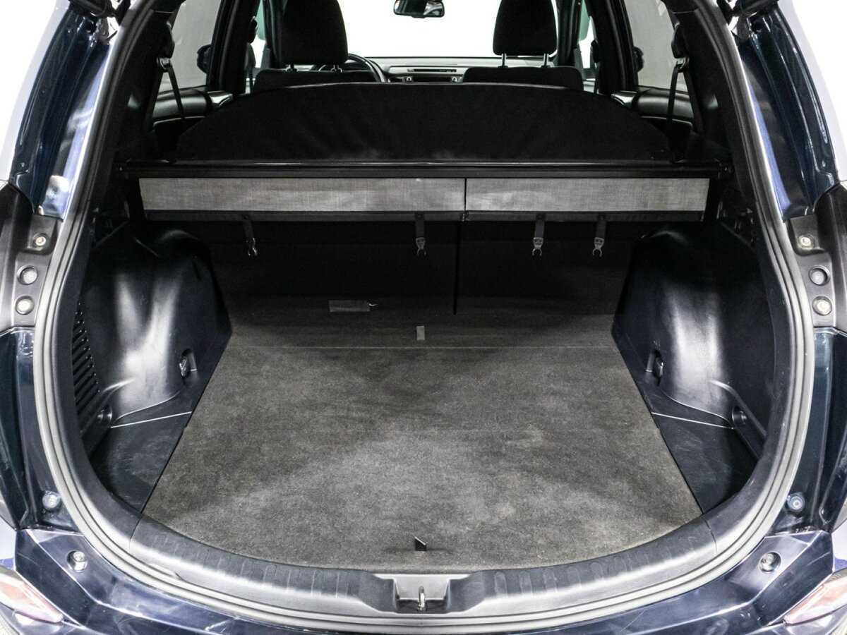 Toyota RAV4 с пробегом — 2019 год. Фото: #14