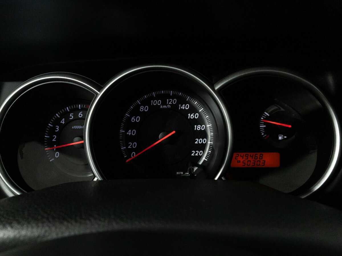 Nissan Tiida с пробегом — 2013 год. Фото: #11