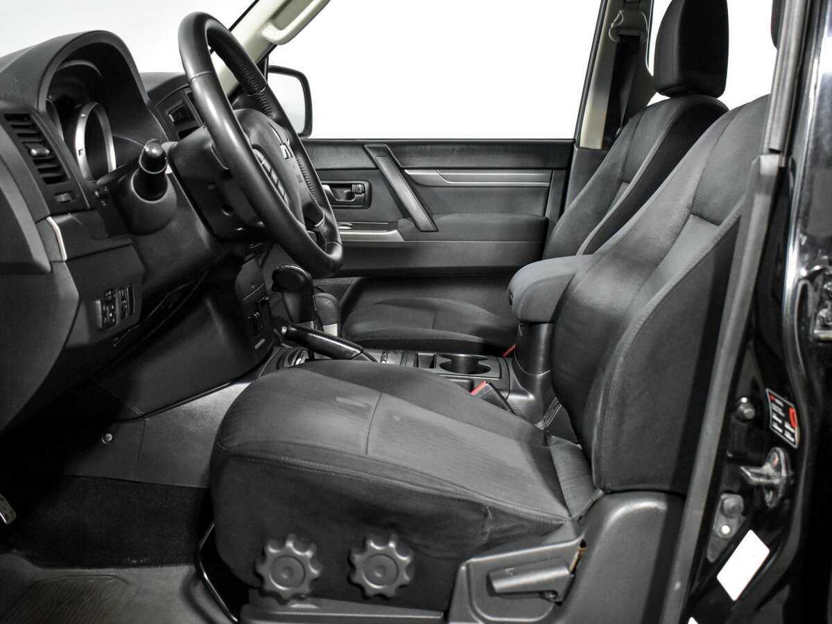 Mitsubishi Pajero с пробегом — 2013 год. Фото: #8