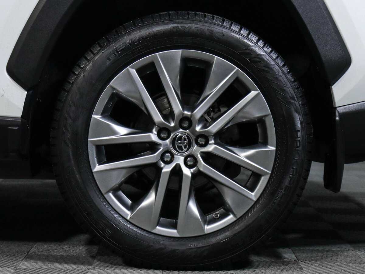 Toyota RAV4 с пробегом — 2021 год. Фото: #11