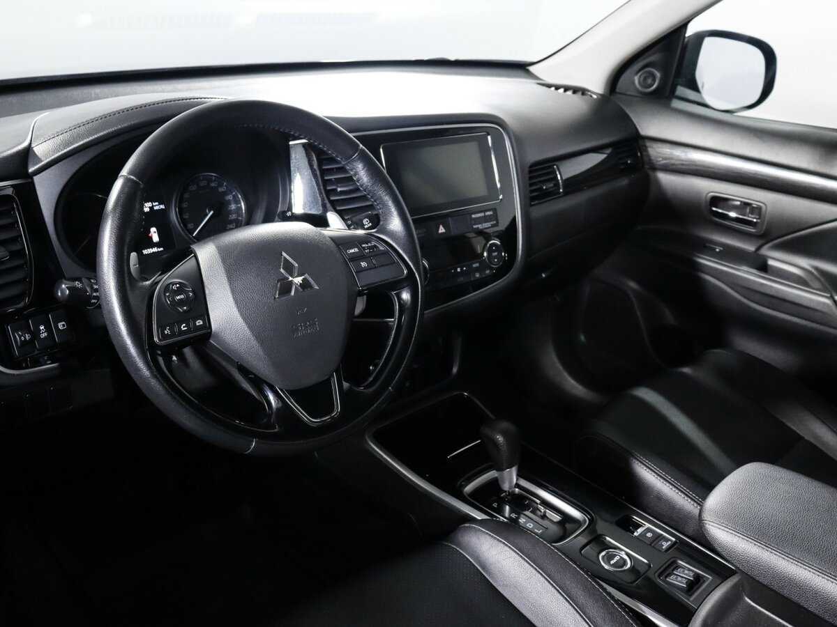 Mitsubishi Outlander с пробегом — 2018 год. Фото: #10