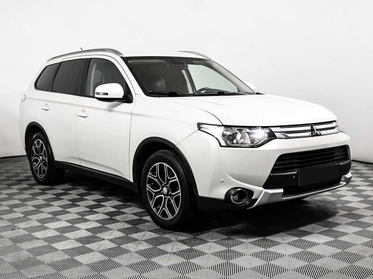 Mitsubishi Outlander с пробегом — 2015 год. Фото: #2