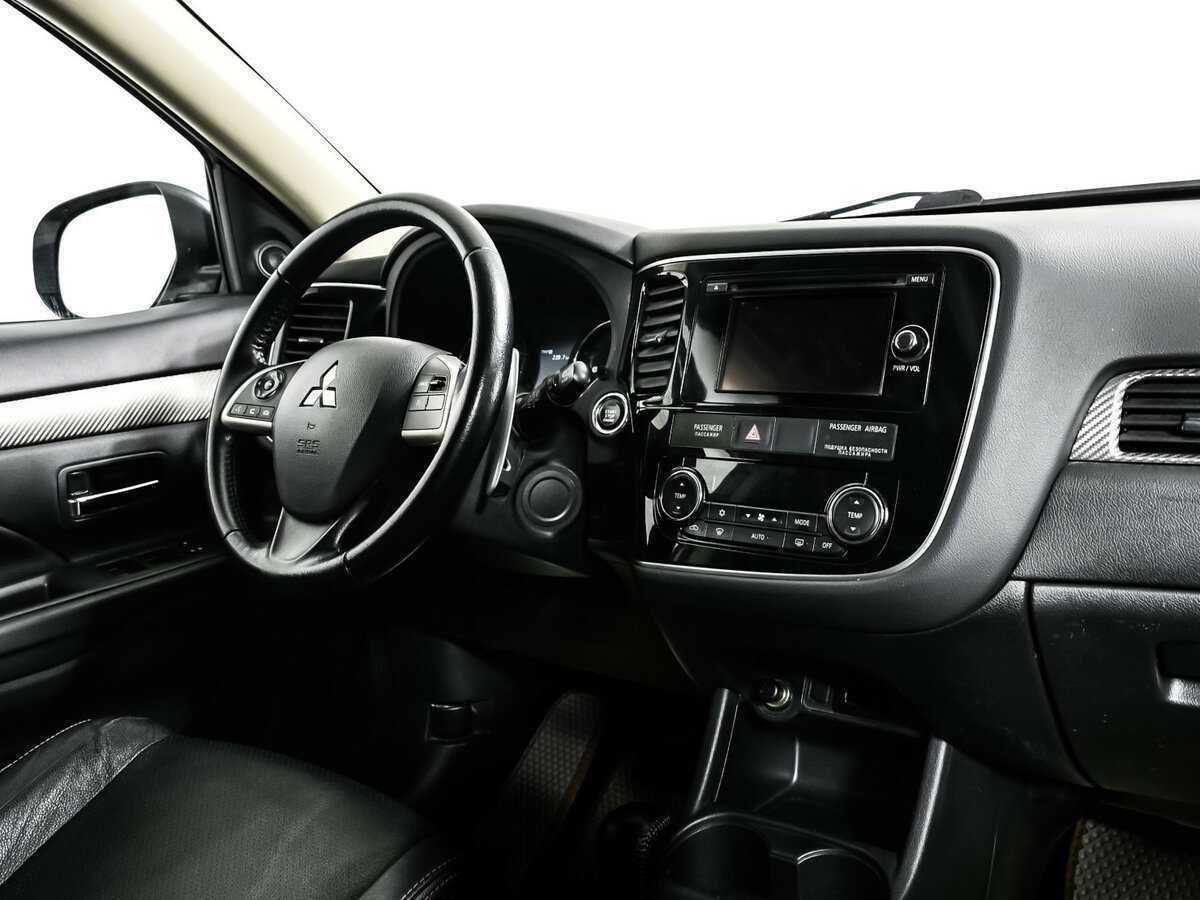 Mitsubishi Outlander с пробегом — 2015 год. Фото: #8