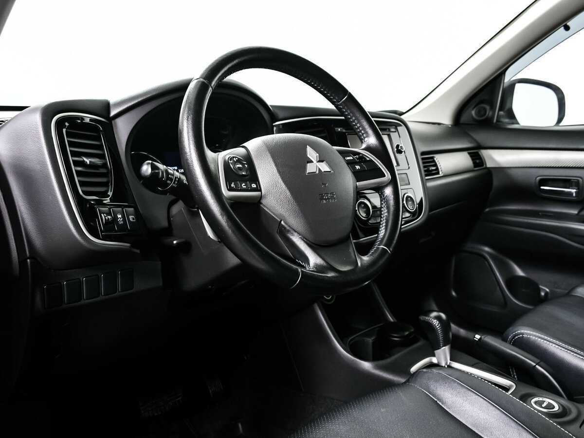 Mitsubishi Outlander с пробегом — 2014 год. Фото: #12