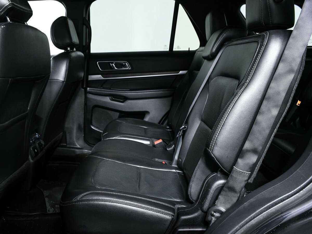 Ford Explorer с пробегом — 2016 год. Фото: #10
