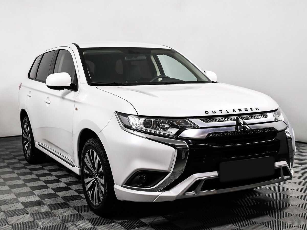 Mitsubishi Outlander с пробегом — 2022 год. Фото: #2