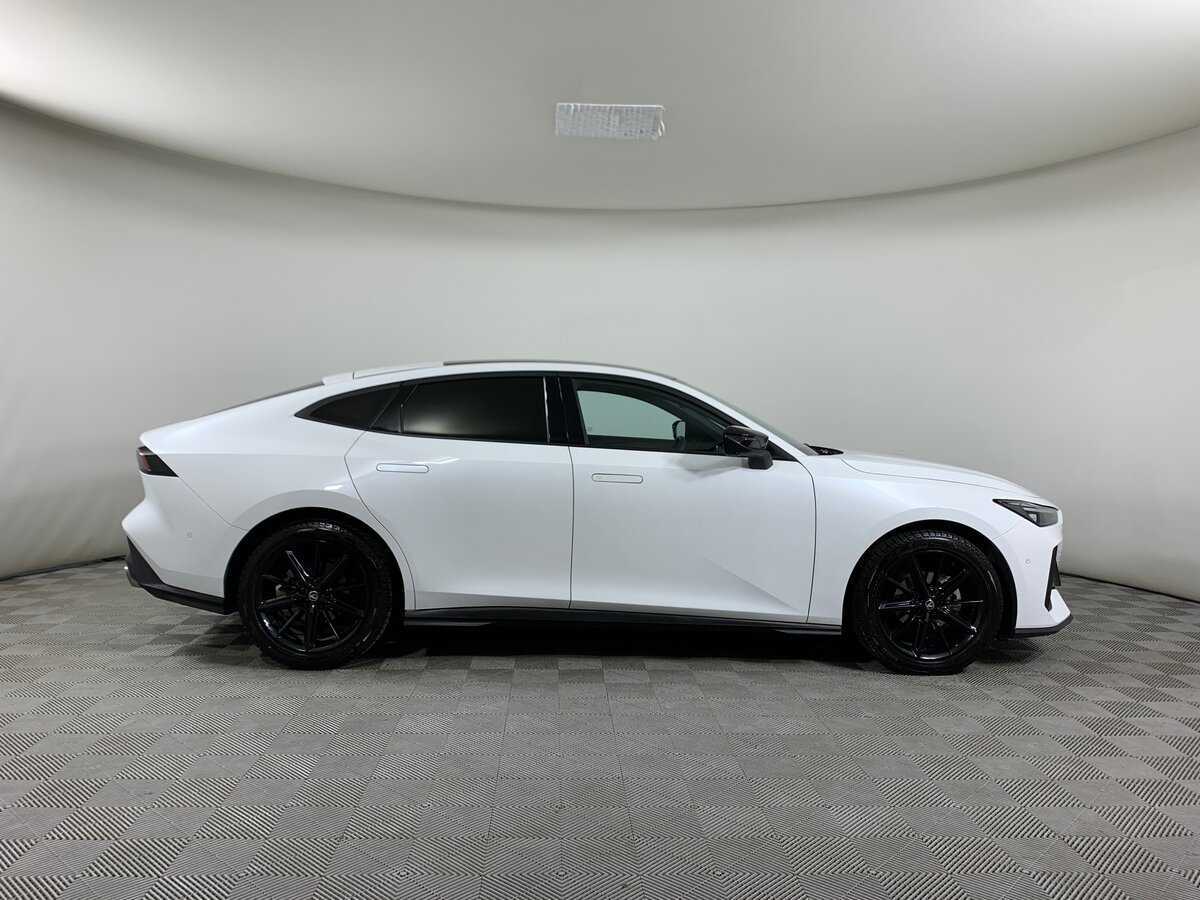 Changan UNI-V с пробегом — 2024 год. Фото: #3