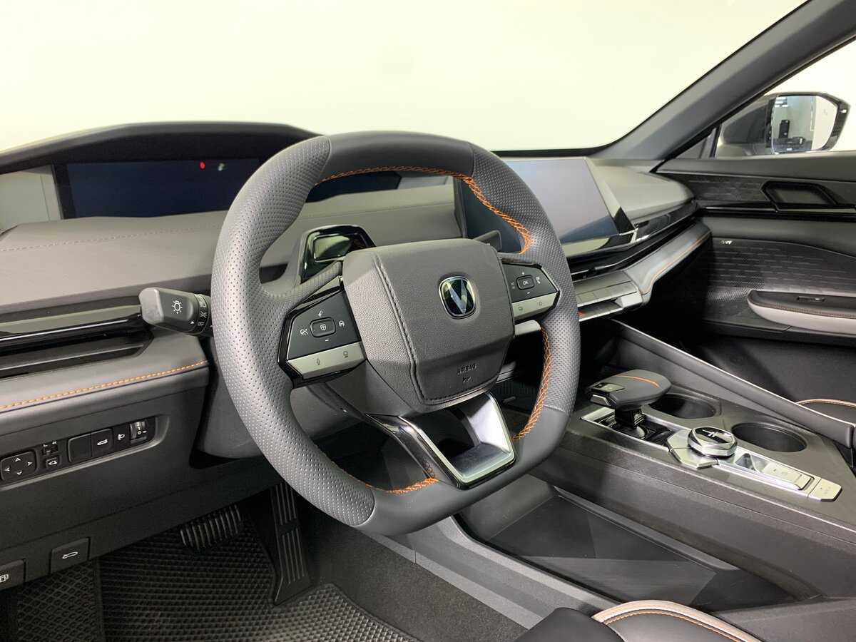 Changan UNI-V с пробегом — 2024 год. Фото: #11