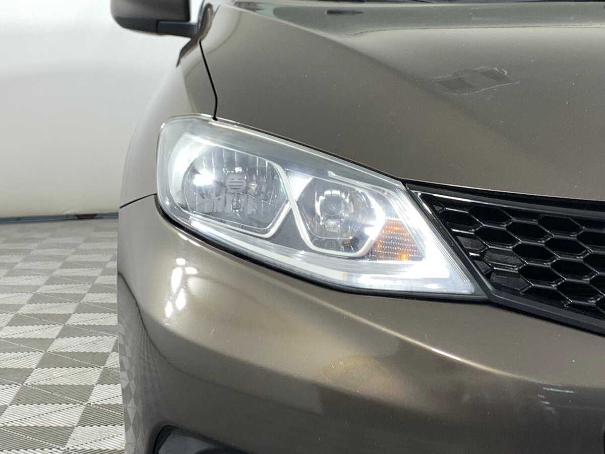 Nissan Tiida с пробегом — 2015 год. Фото: #9