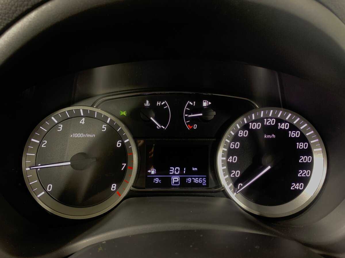 Nissan Tiida с пробегом — 2015 год. Фото: #14