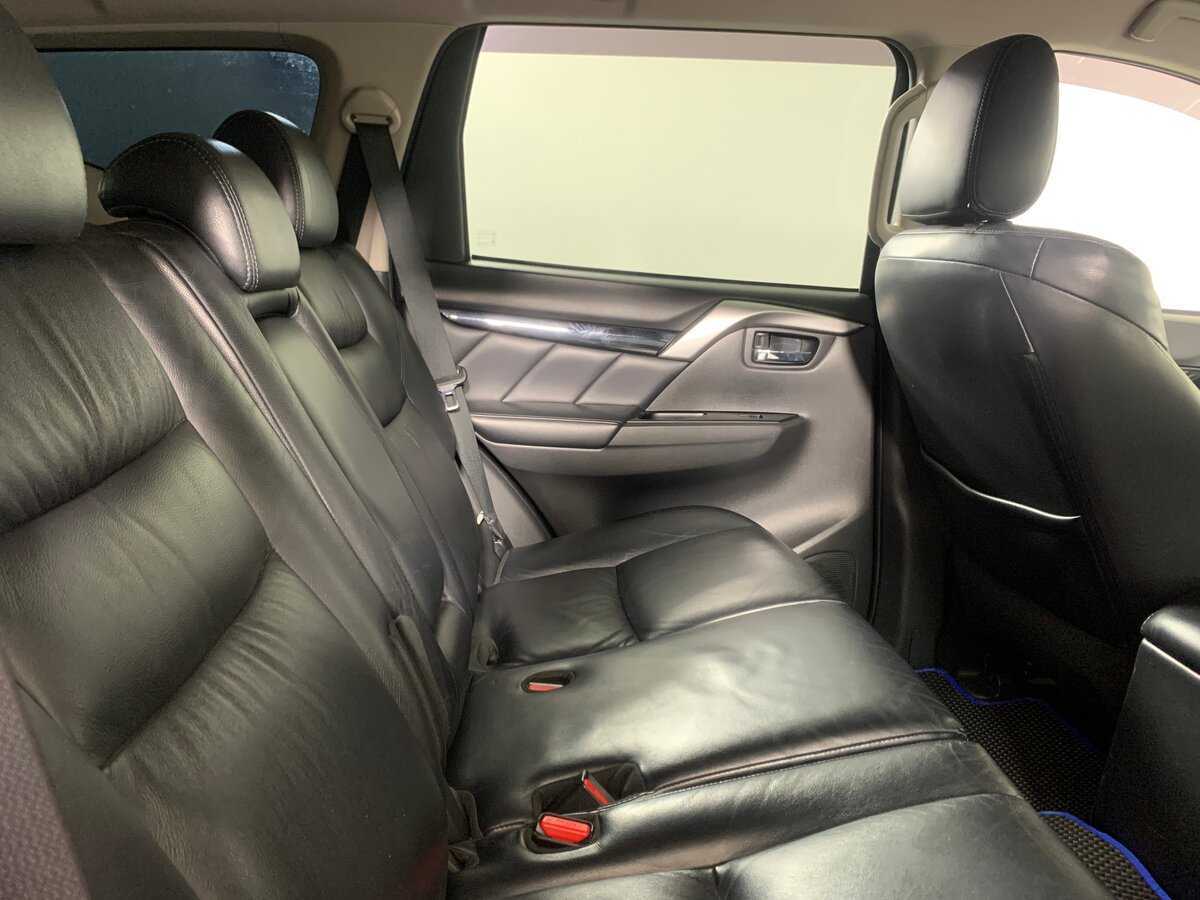 Mitsubishi Pajero Sport с пробегом — 2017 год. Фото: #17