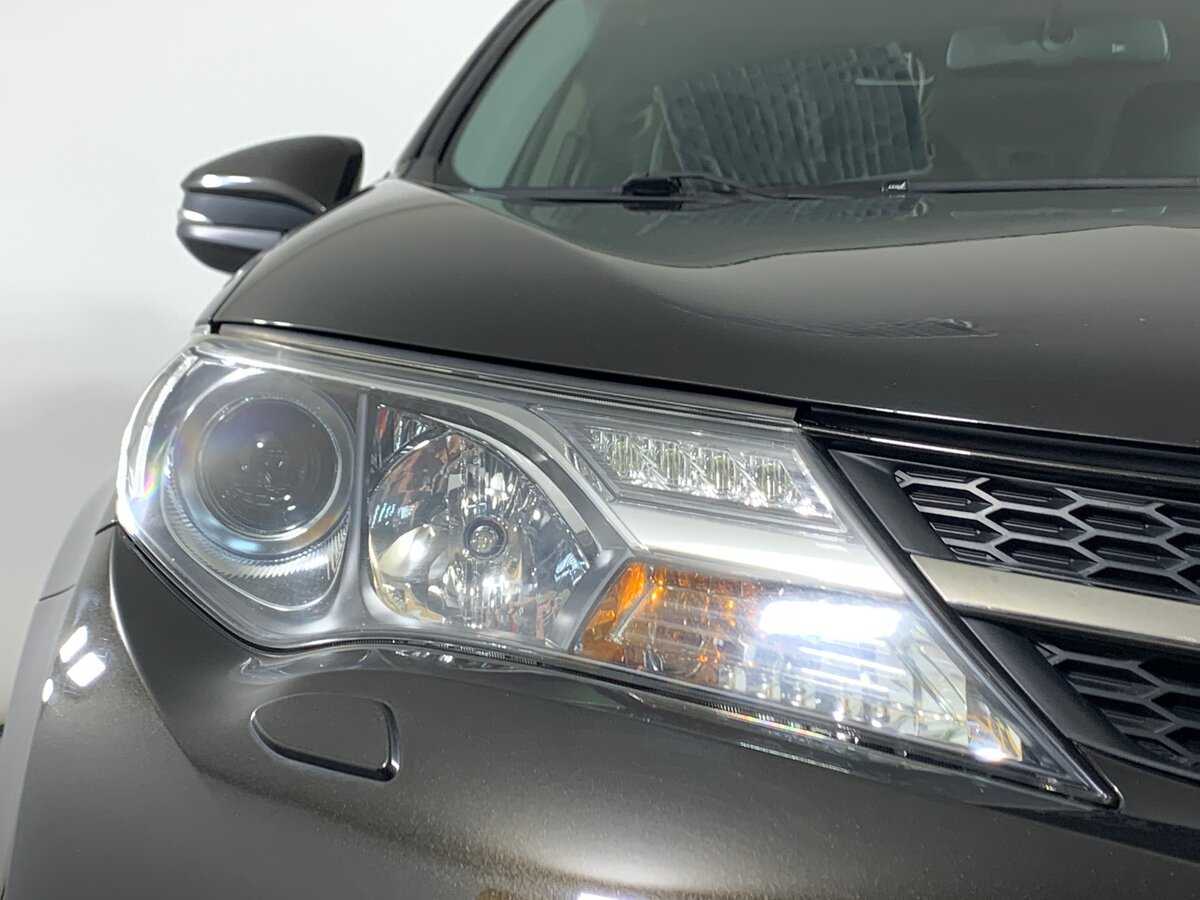 Toyota RAV4 с пробегом — 2014 год. Фото: #9